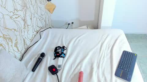 Snapshot of natalieparkerr chatting on February 11, 6:33 pm NATALIE online show from February 11, 6:33 pm