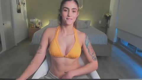 anatalybee online show from November 4, 10:44 pm