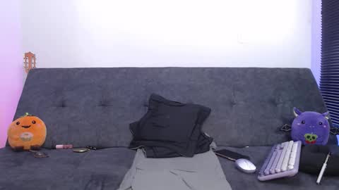   online show from October 11, 8:45 pm