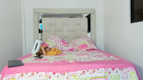 SARA online show from September 25, 2:07 am