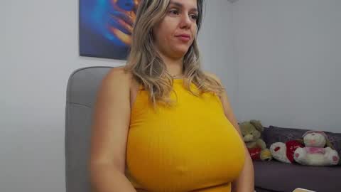 Snapshot of natashaboobs chatting on September 11, 5:20 am natashaboobs online show from September 11, 5:20 am
