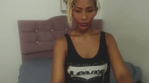 Snapshot of natashadormat chatting on December 6, 1:35 am natashadormat online show from December 6, 1:35 am