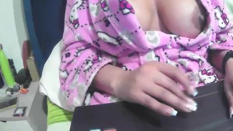 Snapshot of natashaperu69 chatting on October 17, 6:39 am natashaperu69 online show from October 17, 6:39 am