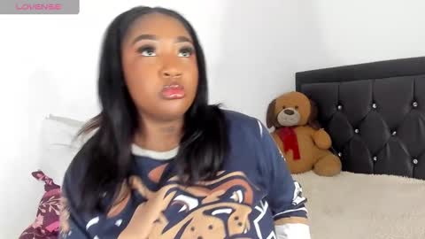Snapshot of natassha_brown chatting on February 6, 3:27 am Natassha online show from February 6, 3:27 am
