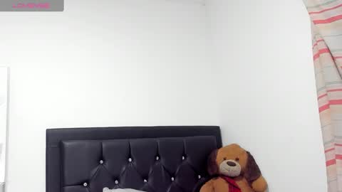 Snapshot of natassha_brown chatting on March 12, 12:09 am Natassha online show from March 12, 12:09 am