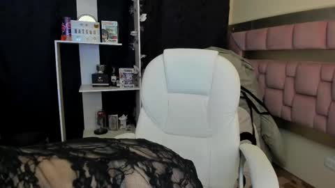 Snapshot of natsuki_09 chatting on February 13, 4:32 am Nat online show from February 13, 4:32 am