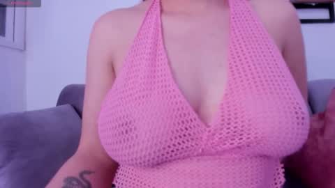 natty_redvelvet online show from October 17, 8:46 pm