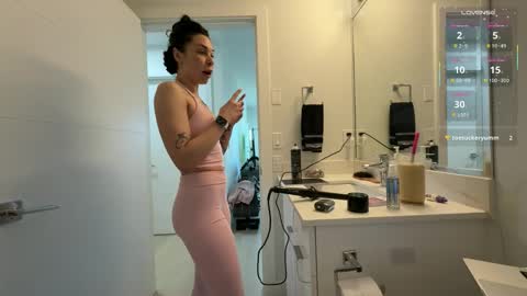 NATTY FIERROS online show from February 20, 6:21 pm