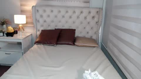 naughty_ashleyxx online show from July 7, 9:52 pm