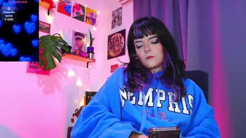 Em  please help me reach 100 thumbs up 3 online show from January 17, 5:00 am