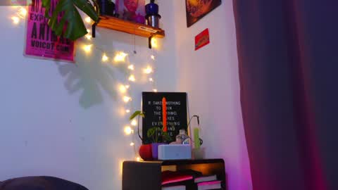 Em  please help me reach 100 thumbs up 3 online show from January 21, 10:19 am