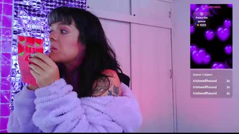 Em  please help me reach 100 thumbs up 3 online show from March 6, 12:30 pm