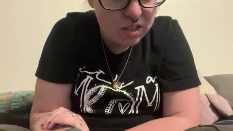 naughtylilkittten online show from February 25, 5:11 am
