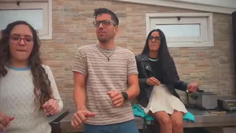 ANDREA STEPH  MIKE online show from October 17, 9:02 am