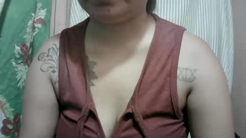 naughtymom_33 online show from April 18, 1:18 am