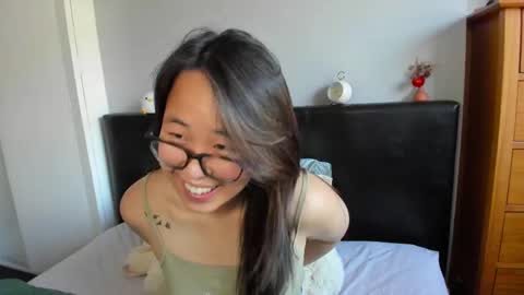 Gigi Chu  online show from December 3, 11:44 am