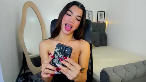 Snapshot of naughtyvixennova chatting on September 19, 8:40 am Cassie online show from September 19, 8:40 am