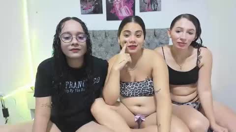 nay_and_aleja online show from May 5, 2:40 am