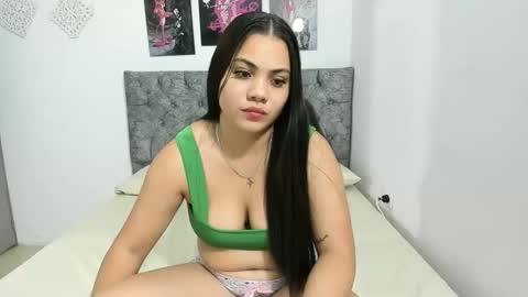 nay_and_aleja online show from February 25, 3:32 am