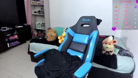 Snapshot of neeko_lol_ chatting on September 21, 8:07 am Geek Nicole im Neeko UwU online show from September 21, 8:07 am