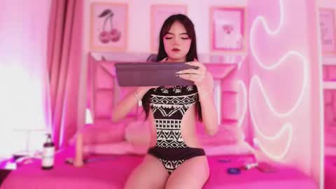 nefera_nox online show from December 17, 4:19 am