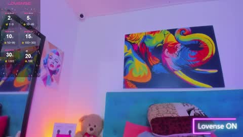 Snapshot of neferet_opal chatting on September 11, 1:18 am neferet_opal online show from September 11, 1:18 am