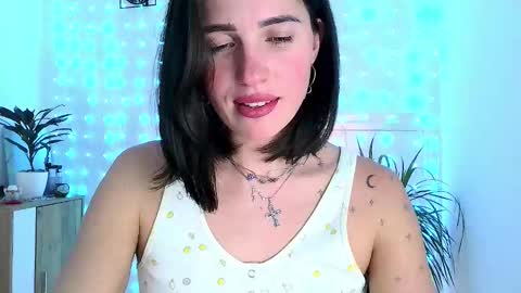 Neferutt online show from November 10, 5:05 pm