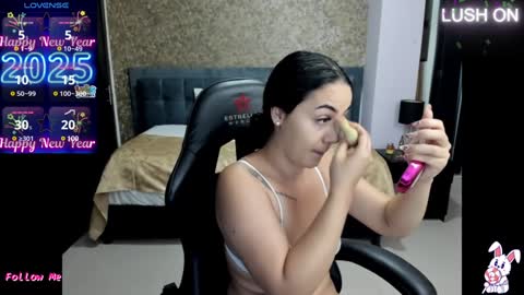 neith_xue online show from January 4, 12:16 pm