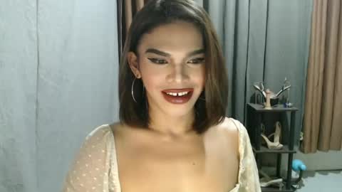 neomi online show from May 10, 2:45 pm