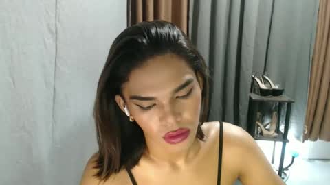 neomi online show from May 20, 6:47 pm
