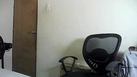 Snapshot of nerek_master chatting on March 8, 8:44 am nerek master online show from March 8, 8:44 am