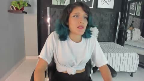 nerida_ online show from October 24, 9:15 pm