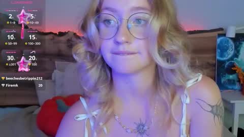 Snapshot of nerissa_xo chatting on September 19, 8:23 pm Nerissa online show from September 19, 8:23 pm