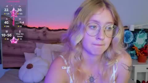 Snapshot of nerissa_xo chatting on September 20, 8:45 pm Nerissa online show from September 20, 8:45 pm