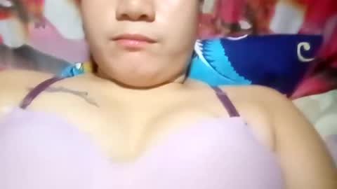 Snapshot of new_lady24 chatting on February 12, 12:27 am new_lady24 online show from February 12, 12:27 am