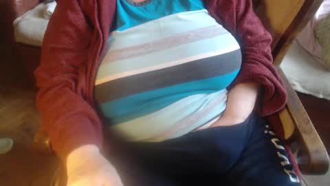 Snapshot of new_milf chatting on January 21, 12:39 pm Lilly online show from January 21, 12:39 pm