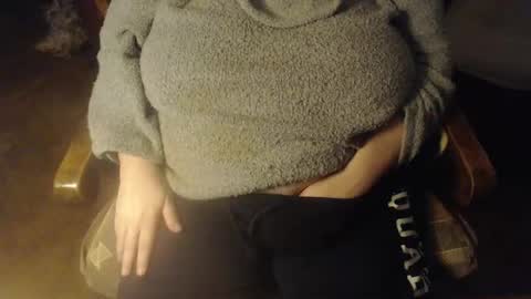 Snapshot of new_milf chatting on January 22, 9:21 pm Lilly online show from January 22, 9:21 pm