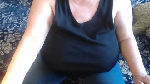 Snapshot of new_milf chatting on February 21, 10:50 am Lilly online show from February 21, 10:50 am