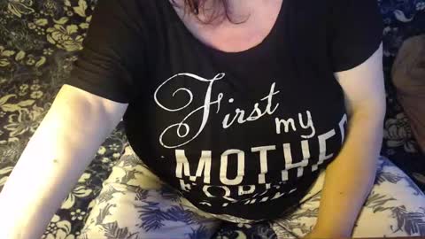 Snapshot of new_milf chatting on February 1, 5:49 am Lilly online show from February 1, 5:49 am