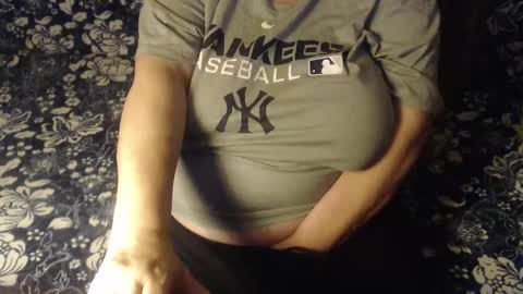 Snapshot of new_milf chatting on February 21, 7:10 pm Lilly online show from February 21, 7:10 pm