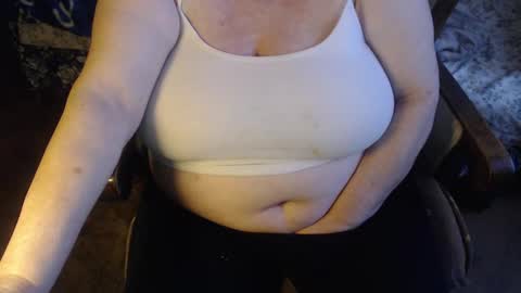 Snapshot of new_milf chatting on February 8, 2:27 pm Lilly online show from February 8, 2:27 pm