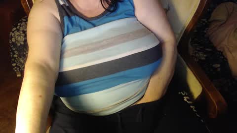 Snapshot of new_milf chatting on January 27, 5:03 am Lilly online show from January 27, 5:03 am