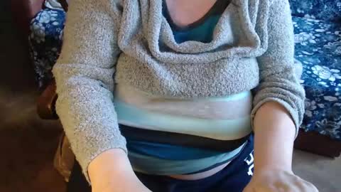 Snapshot of new_milf chatting on February 14, 9:45 am Lilly online show from February 14, 9:45 am