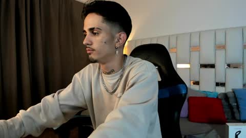 Yeison online show from April 1, 3:29 am