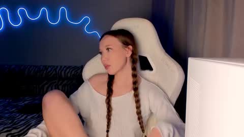 Mina online show from November 21, 2:37 pm