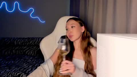 Mina online show from October 22, 1:02 pm