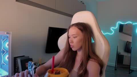 Mina online show from May 26, 7:47 am