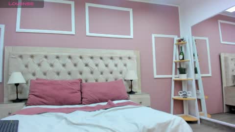 nia_taylorx online show from May 17, 12:47 pm