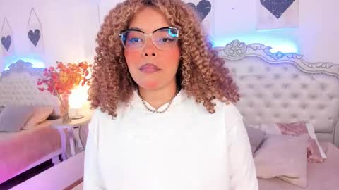 niacolussi online show from November 17, 6:54 pm