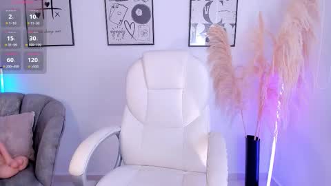 Nia online show from October 16, 1:44 pm